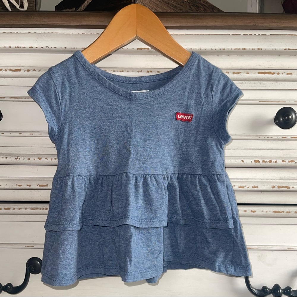 🍭Levi’s toddler girl ruffled shirt in size 2T